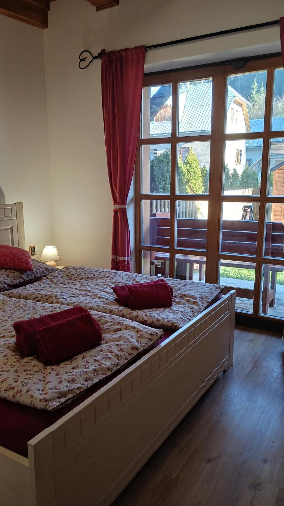 Jezerne Apartment *